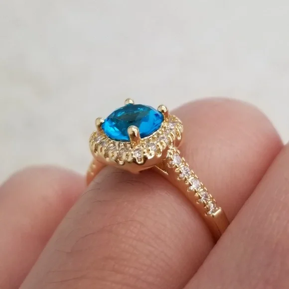 18k Topaz Ring - Picture 8 of 8